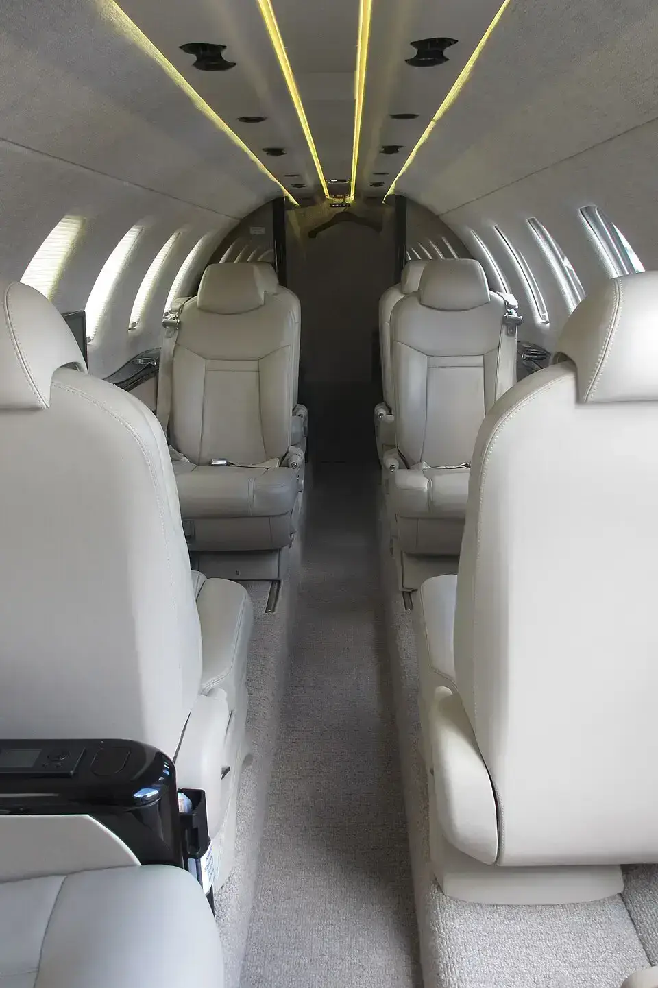 Cessna Citation CJ4 luxury cabin interior seating