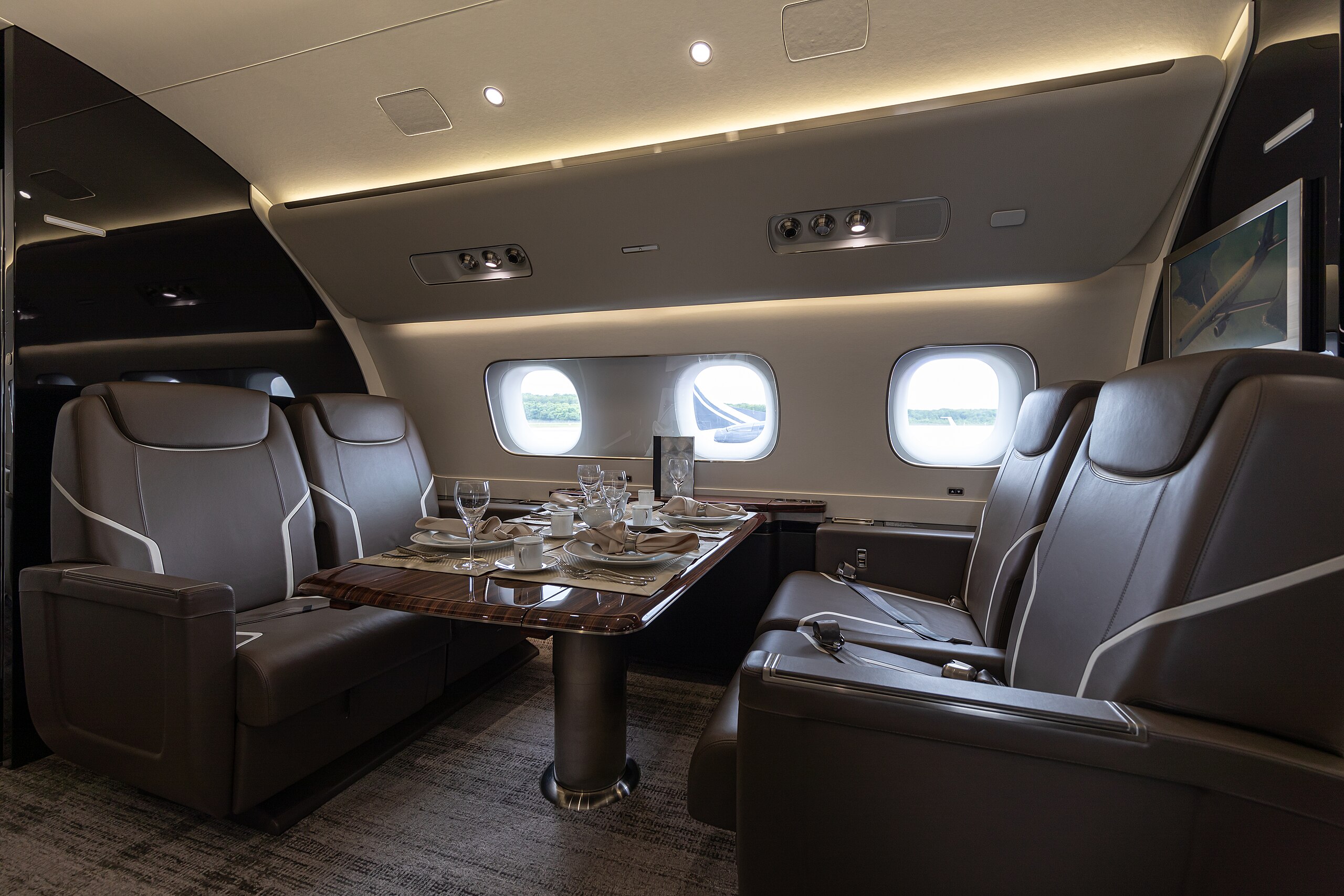 European Private Jet Catering: What to Expect and How to Customize