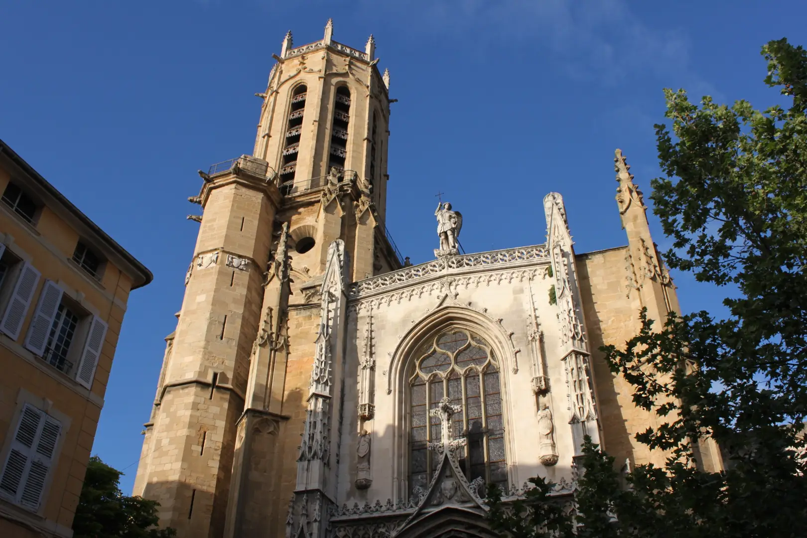 Aix-en-Provence private jet charter
