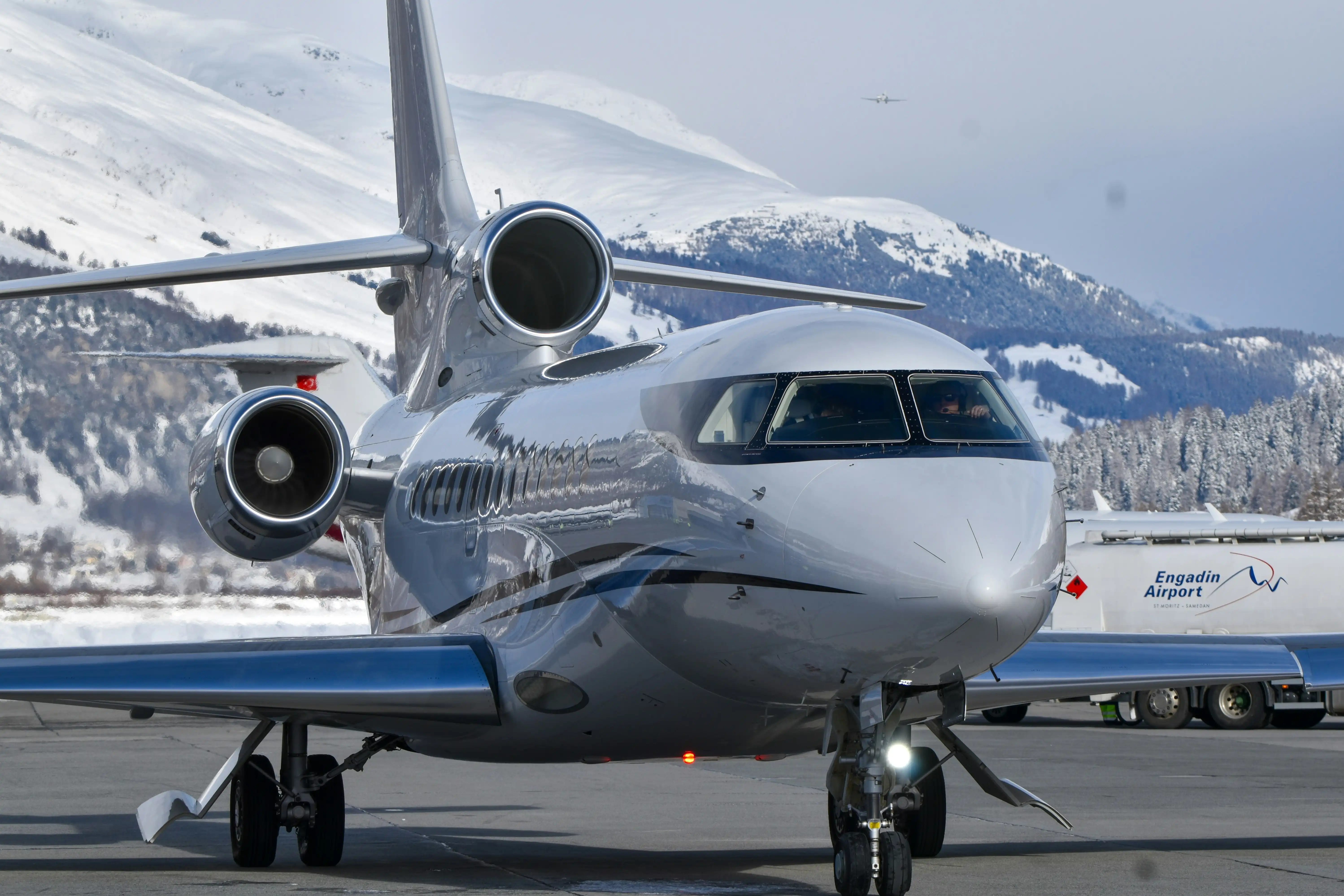 Worldwide private jet charter network