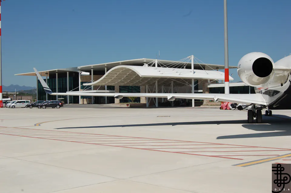 Private jet routing and airport planning